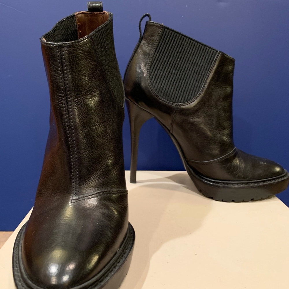 Burberry Chelsea ankle boots - slightly used